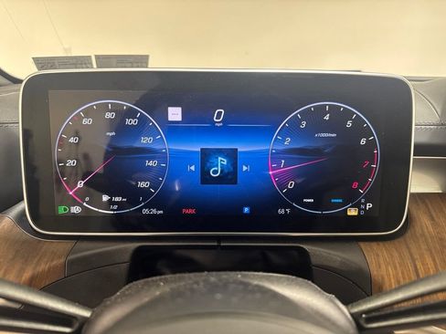 Used 2025 Mercedes-Benz CLE 300 4MATIC Cabriolet image 12