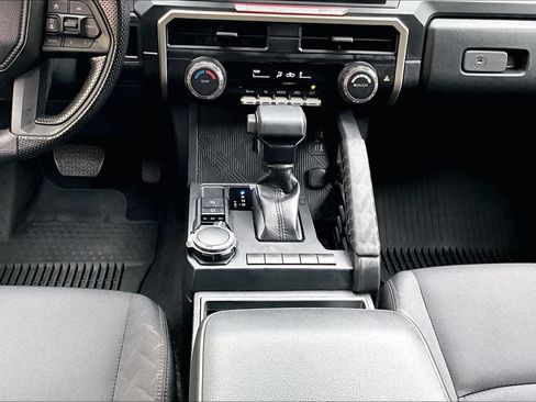 Used 2024 Toyota Tacoma SR AWD/4WD image 17