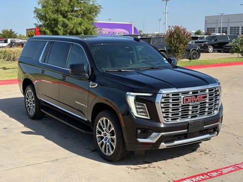 Used 2025 GMC Yukon XL Denali AWD/4WD image 11