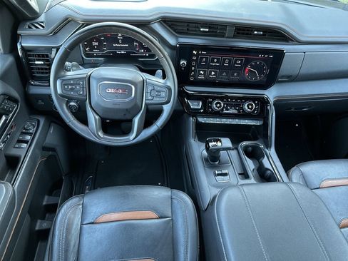 Used 2024 GMC Sierra 1500 AT4 w/ Technology Package AWD/4WD image 17