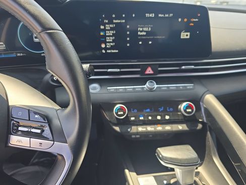 Used 2025 Hyundai Elantra SEL FWD image 10