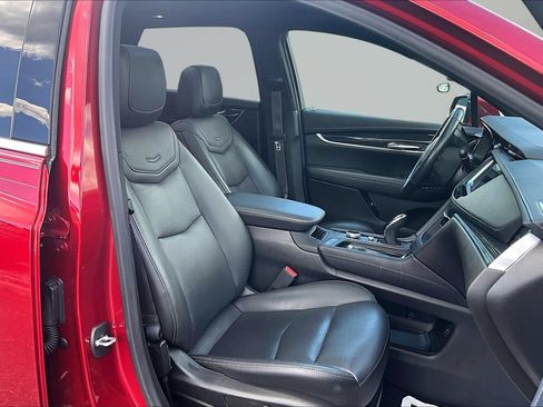 Used 2022 Cadillac XT5 Premium Luxury w/ Technology Package FWD image 6