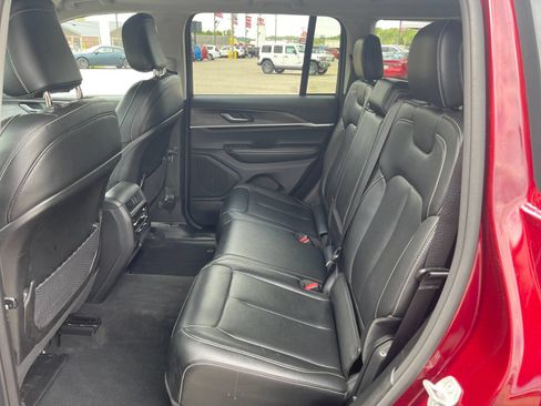Used 2023 Jeep Grand Cherokee Limited AWD/4WD image 13