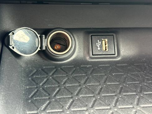 Used 2024 Toyota RAV4 XLE FWD image 27