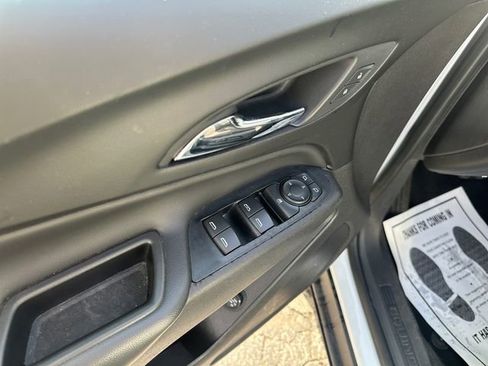Used 2019 Chevrolet Equinox LT w/ Driver Convenience Package image 18