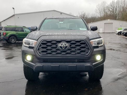 Used 2023 Toyota Tacoma TRD Off-Road image 2