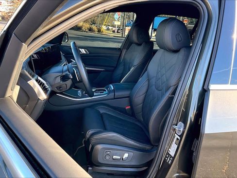 Used 2024 BMW X5 xDrive40i w/ Parking Assistance Package image 9