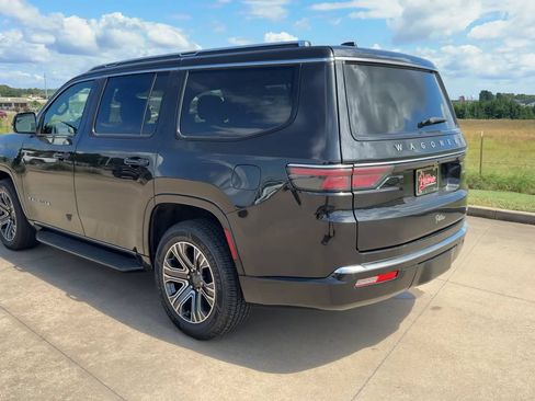 Used 2024 Jeep Wagoneer Series II w/ Flexible Seating Group RWD image 7