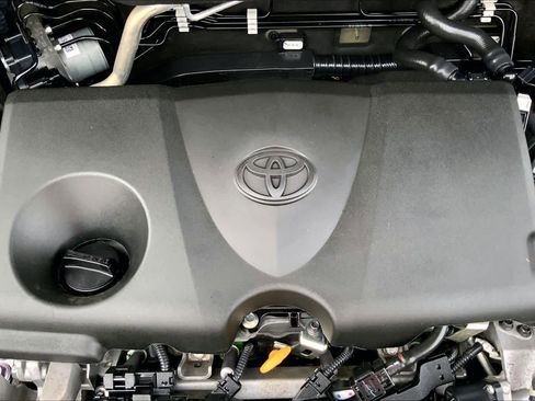 Used 2024 Toyota RAV4 XLE image 31