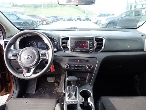 Used 2018 Kia Sportage LX image 11