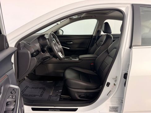 Used 2025 Nissan Sentra SR w/ SR Premium Package FWD image 12