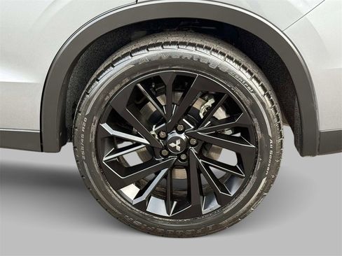 Used 2023 Mitsubishi Outlander AWD image 13