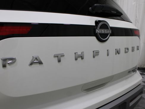 Used 2024 Nissan Pathfinder Platinum AWD/4WD image 31