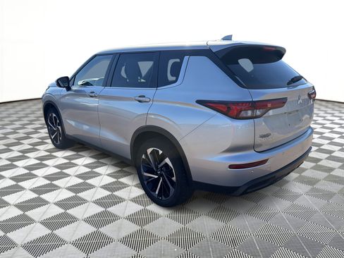 Used 2022 Mitsubishi Outlander ES AWD/4WD image 3