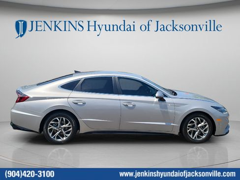 Used 2023 Hyundai Sonata SEL FWD image 2
