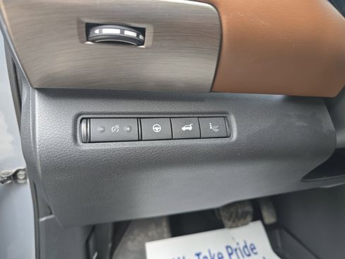 Used 2023 Nissan Pathfinder Platinum image 19