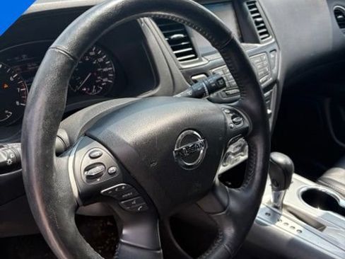 Used 2019 Nissan Pathfinder SL AWD/4WD image 16