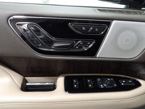 Used 2022 Lincoln Navigator Reserve AWD/4WD image 16