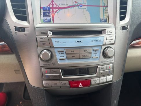 Used 2011 Subaru Outback 2.5i Limited image 17