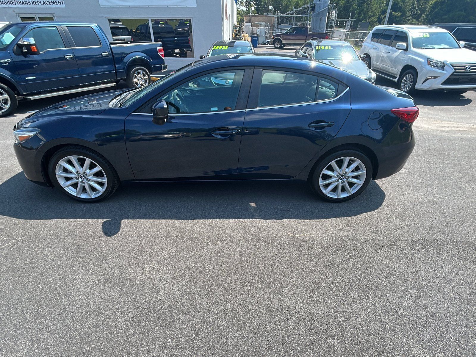 Used 2017 MAZDA MAZDA3 Touring FWD image 2