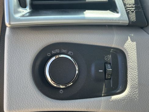 Used 2016 Cadillac SRX FWD image 19