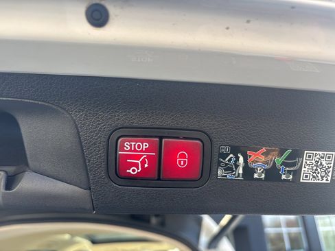 Used 2025 Mercedes-Benz GLS 450 4MATIC image 11