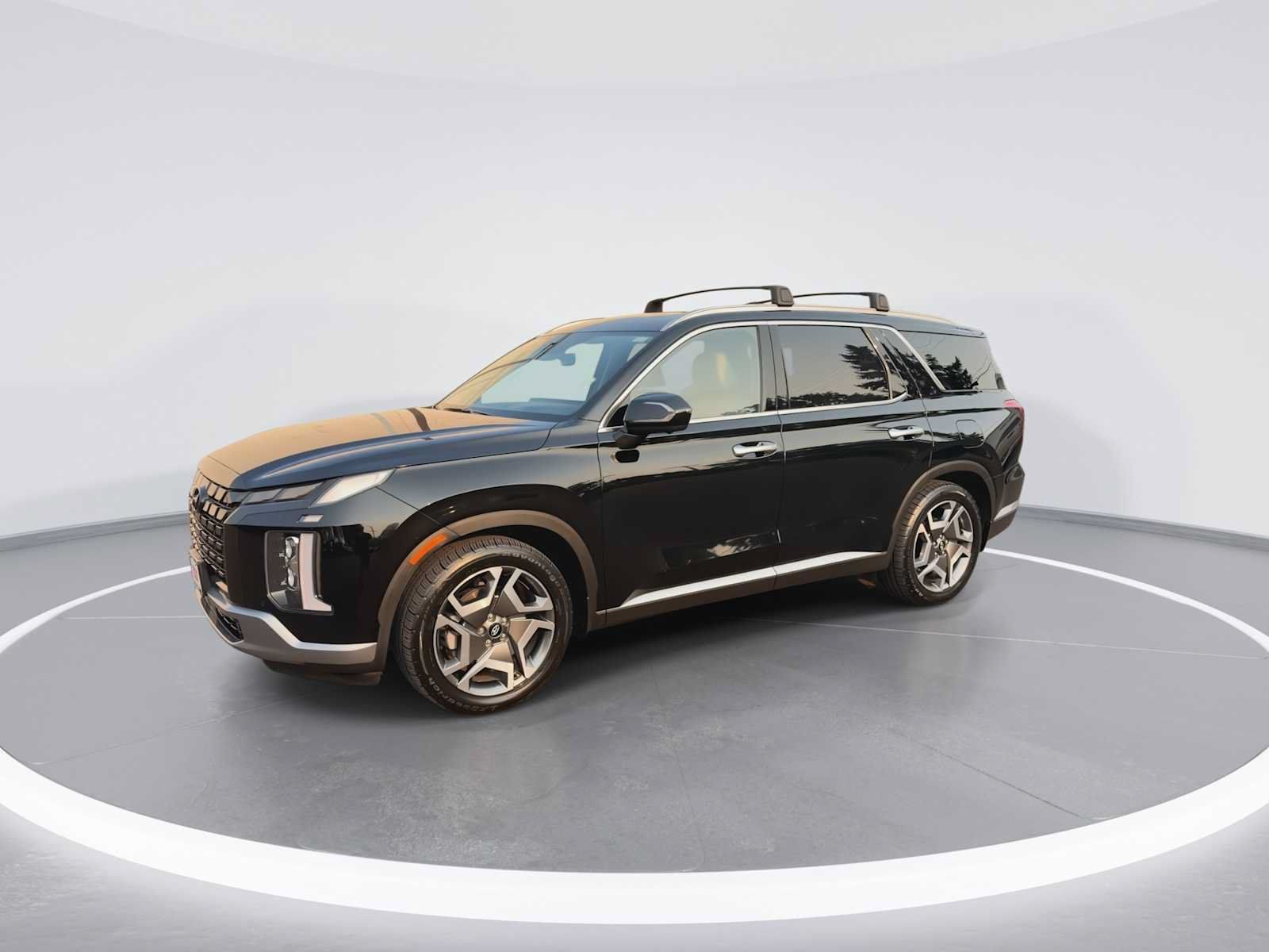 Used 2023 Hyundai Palisade Limited w/ Winter Package AWD/4WD image 4