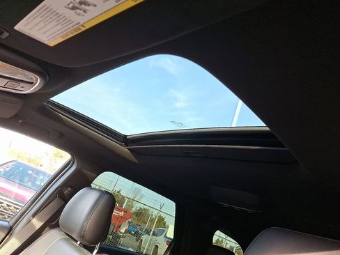 Used 2016 Dodge Durango R/T w/ Technology Group image 15