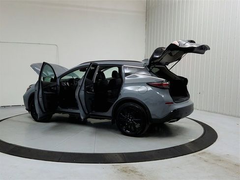 Used 2024 Nissan Murano SV w/ SV Midnight Edition Package image 13
