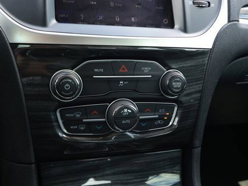 Used 2019 Chrysler 300 Touring w/ Chrome Appearance Package RWD image 18