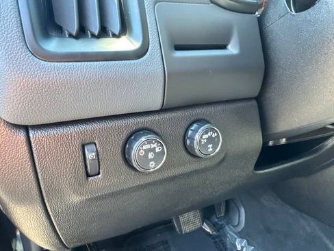 Used 2021 Chevrolet Colorado Z71 AWD/4WD image 17