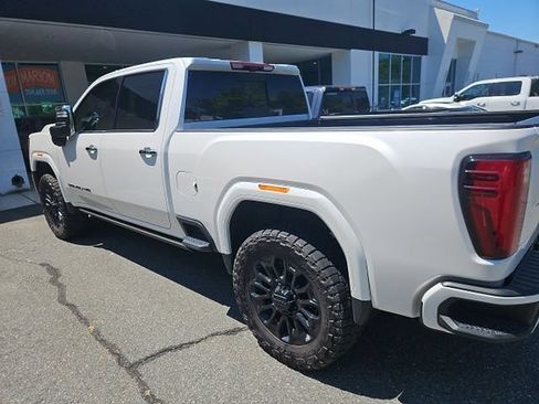 Used 2024 GMC Sierra 2500 Denali w/ Denali Reserve Package AWD/4WD image 2