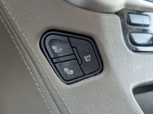 Used 2016 GMC Yukon XL SLT RWD image 14