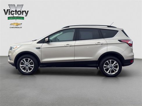 Used 2017 Ford Escape SE w/ Equipment Group 201A image 3