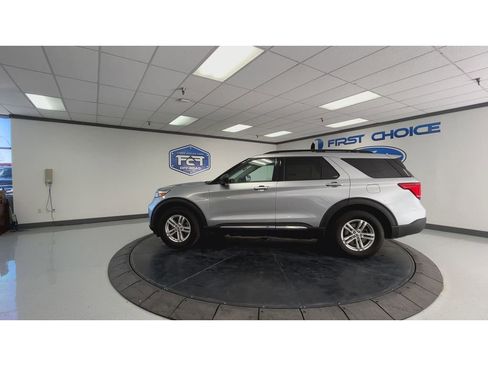 Used 2020 Ford Explorer XLT w/ Equipment Group 202A image 7
