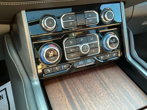 Used 2024 GMC Yukon Denali Ultimate image 39