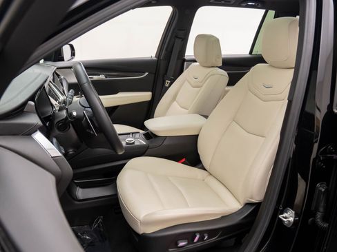 Certified 2024 Cadillac XT6 Sport w/ Technology Package image 12