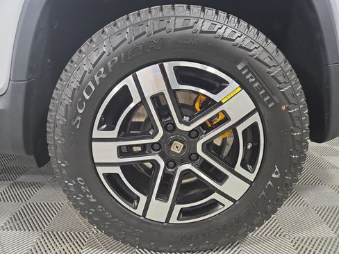 Used 2022 Rivian R1T Adventure image 10