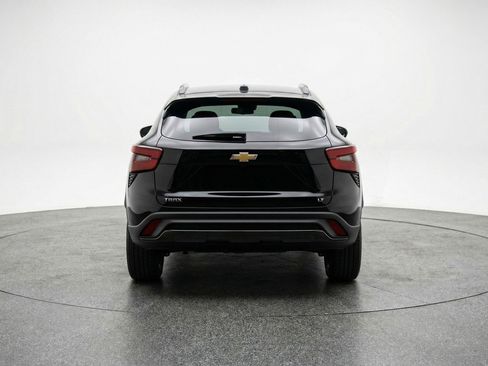 Used 2025 Chevrolet Trax LT FWD image 7
