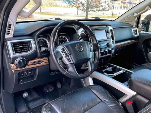 Used 2018 Nissan Titan SL w/ Texas Titan Edition image 18