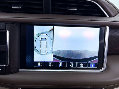 Used 2023 GMC Yukon XL Denali AWD/4WD image 8