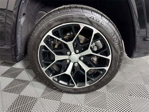 Used 2022 Jeep Grand Cherokee Summit image 32