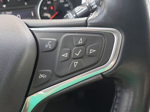 Used 2022 Chevrolet Equinox LT w/ Driver Convenience Package image 17