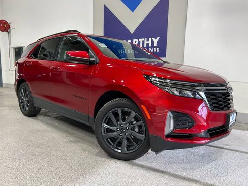 Used 2023 Chevrolet Equinox RS AWD/4WD image 2