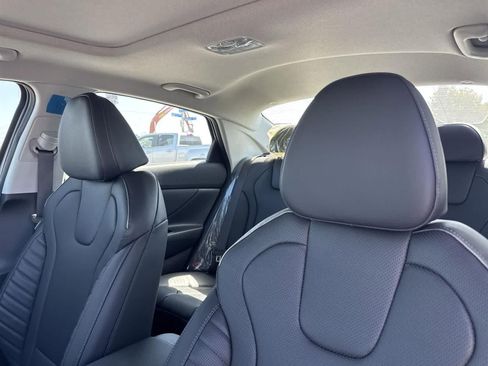 New 2025 Hyundai Elantra Limited image 31