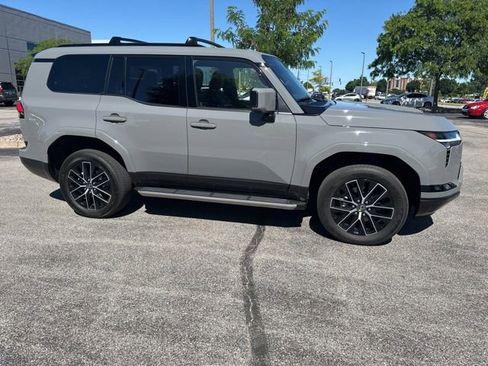 Used 2024 Lexus GX 550 w/ Accessory Package (2T) AWD/4WD image 2
