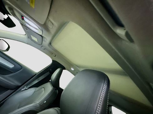 Used 2025 Volvo XC40 B5 Plus image 27