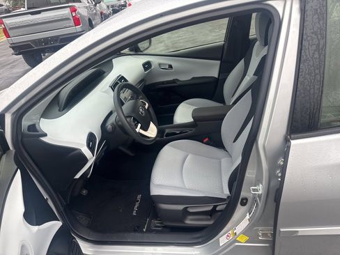 Used 2017 Toyota Prius Two image 11