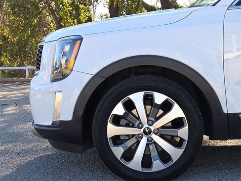 Used 2022 Kia Telluride EX w/ EX Premium Package image 5