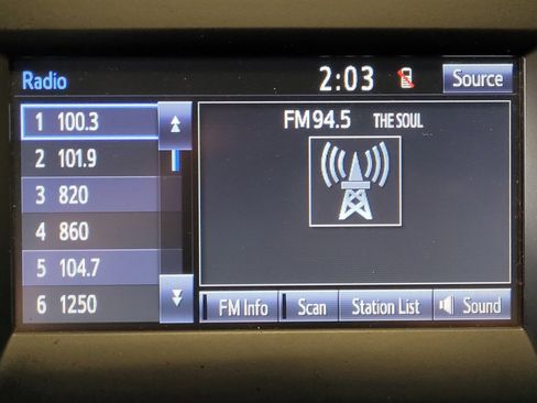 Used 2016 Toyota Camry LE image 25